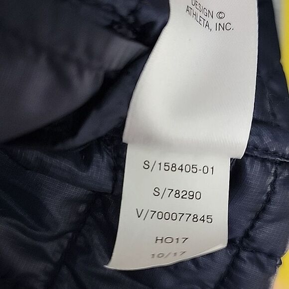 Athleta Grandview Primaloft shell jacket Lightweight Puffer Navy Blue Women's S - Picture 11 of 11